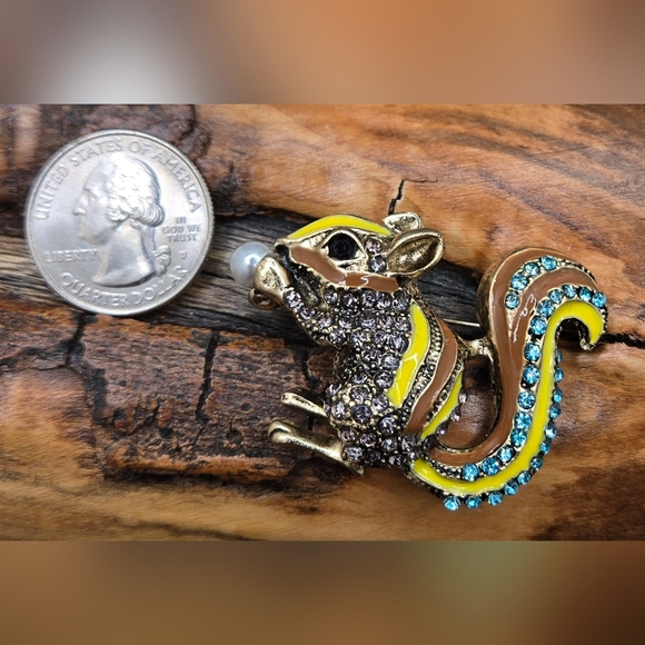 Blingy Chipmunk Brooch Gold Tone with Enamel & Crystals Modern - Picture 3 of 4